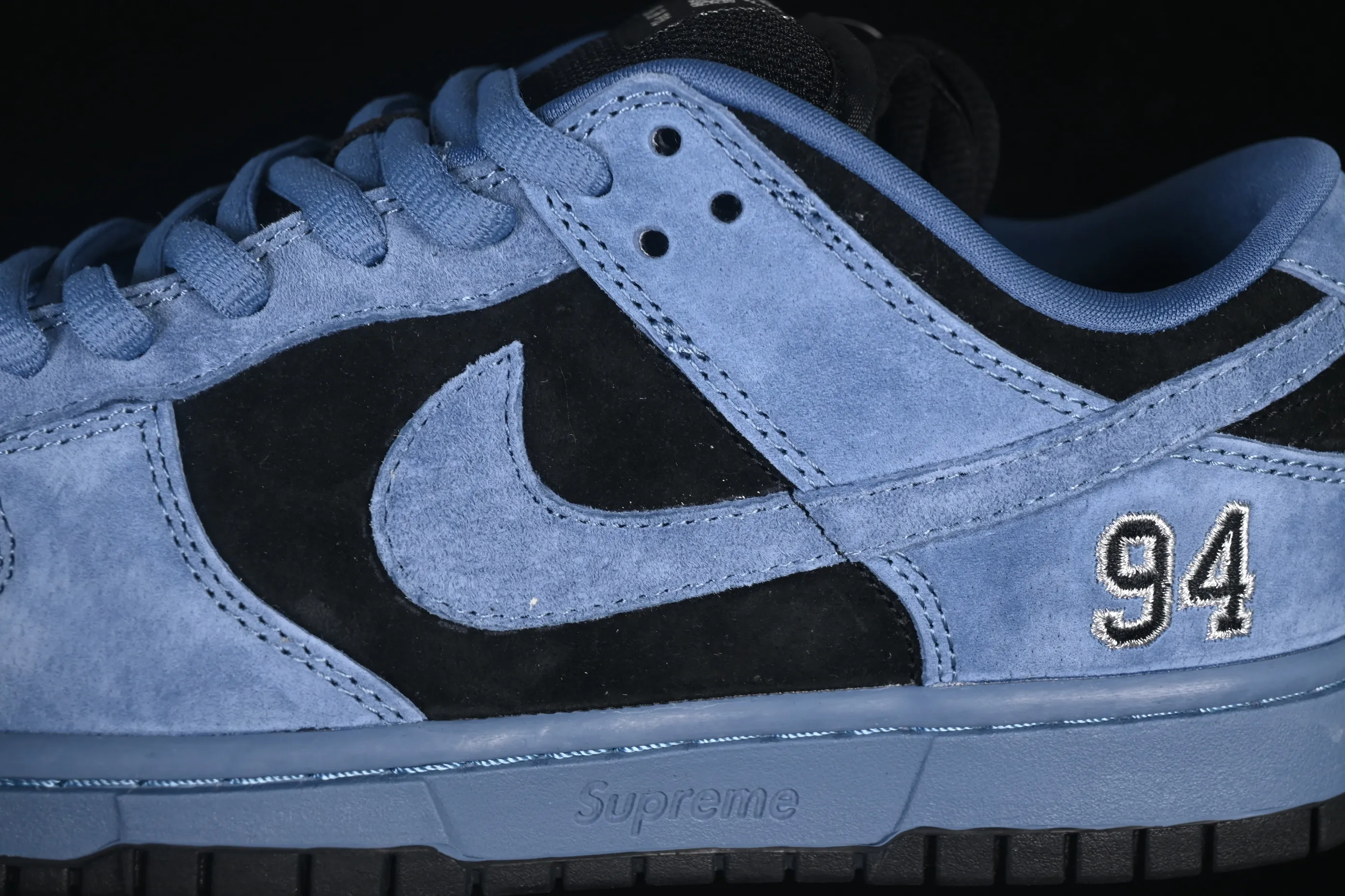 All Categories Nk SB Dunk Series Nk SB Dunk Low Low-top sneakers Supreme x Nike Dunk SB Dunk Low joint black and blue low-top casual skateboard shoes HQ8487-400